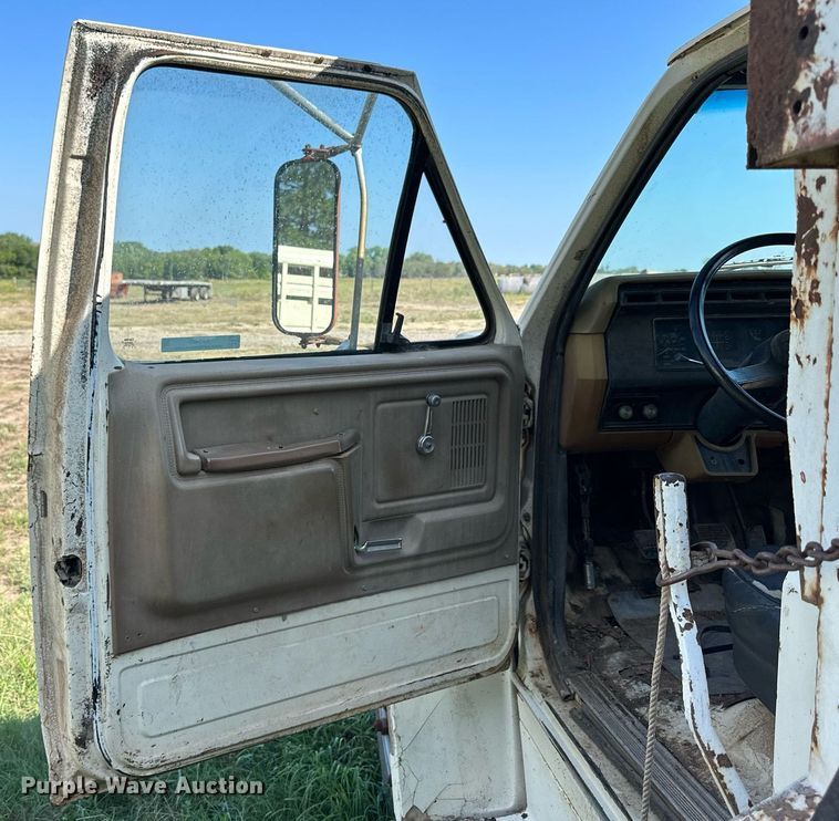 image for item NP9460 1980 Ford  dump truck