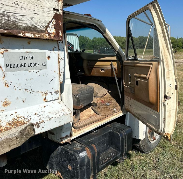 image for item NP9460 1980 Ford  dump truck