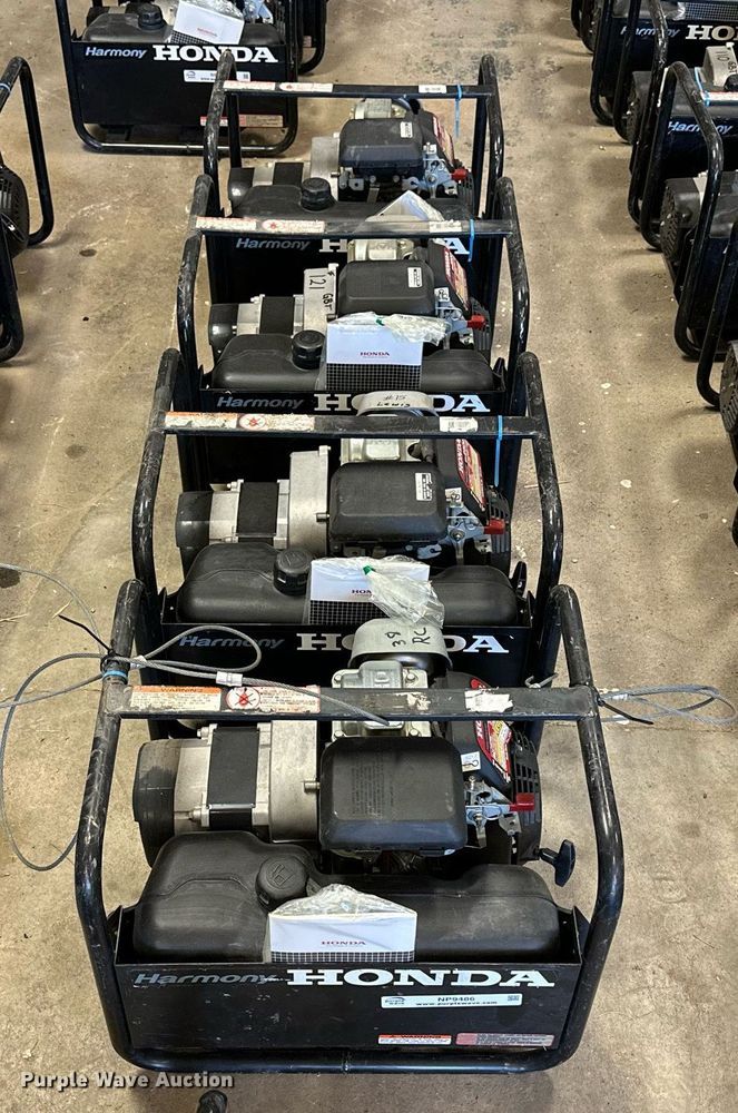 image for item NP9486 (4) Honda Harmony EN2500 generators