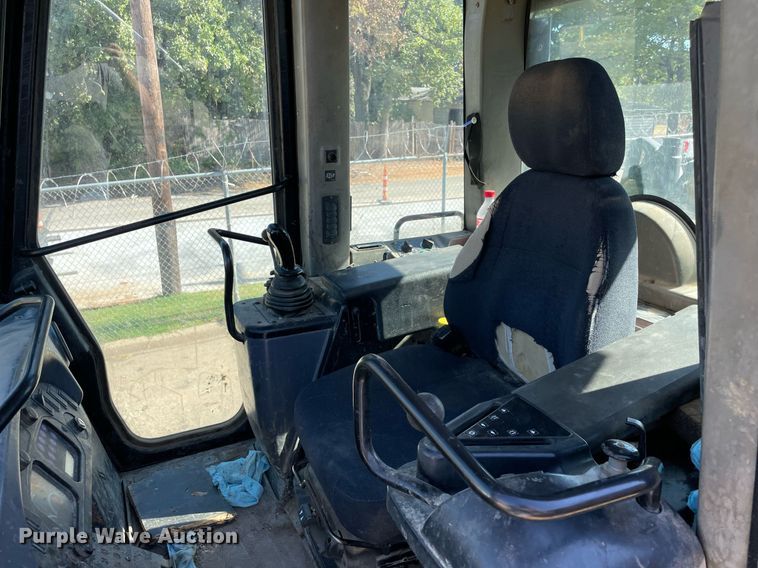 image for item NT9482 2004 Caterpillar 963C  track loader