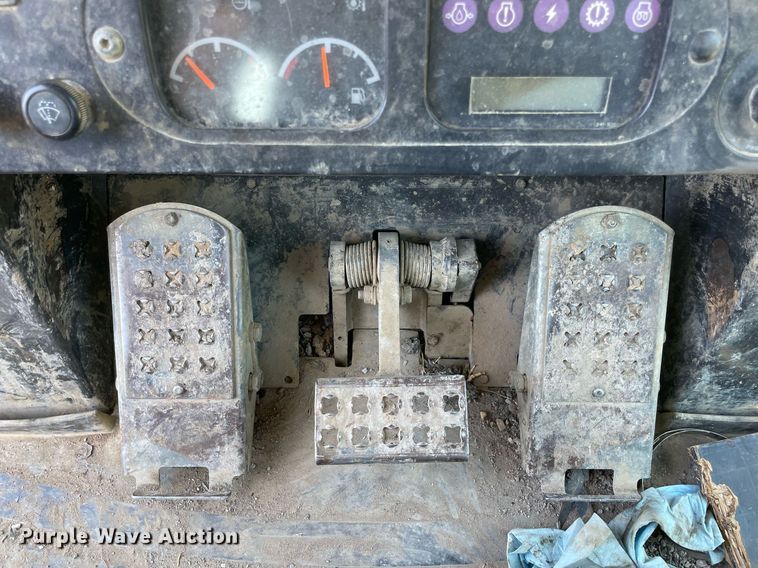 image for item NT9482 2004 Caterpillar 963C  track loader