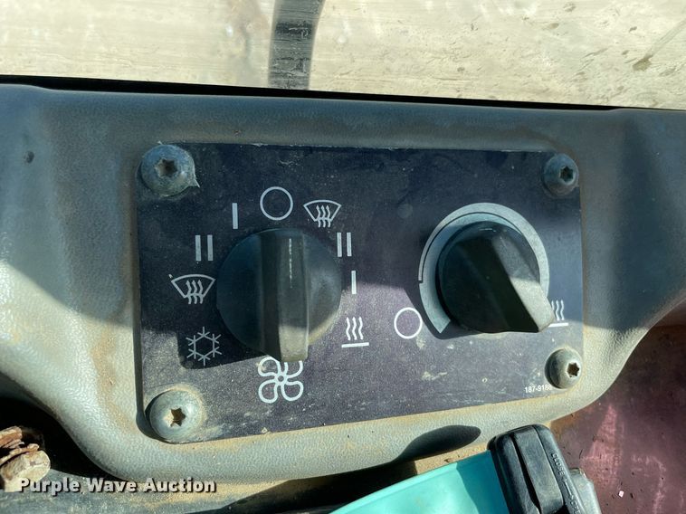 image for item NT9482 2004 Caterpillar 963C  track loader