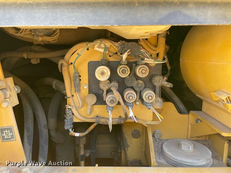 image for item NT9482 2004 Caterpillar 963C  track loader