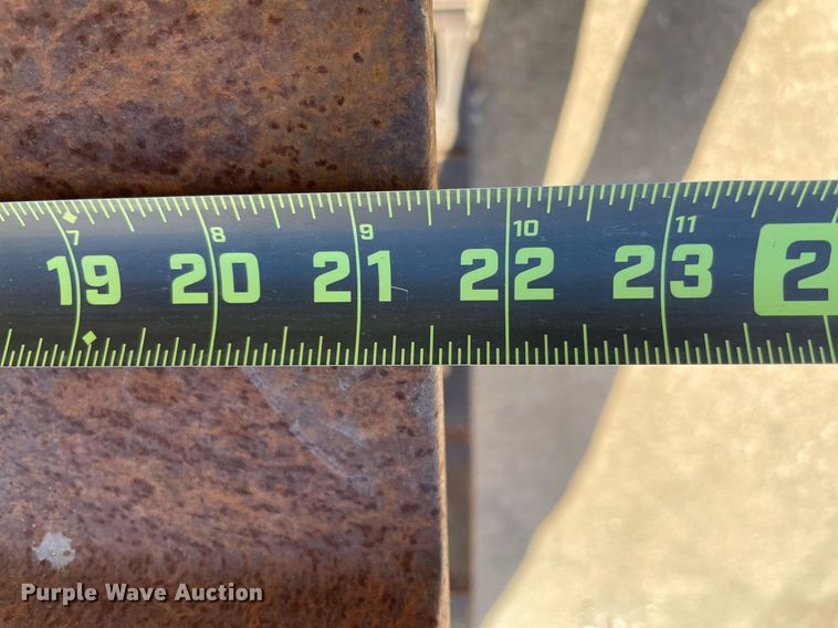 image for item NT9482 2004 Caterpillar 963C  track loader