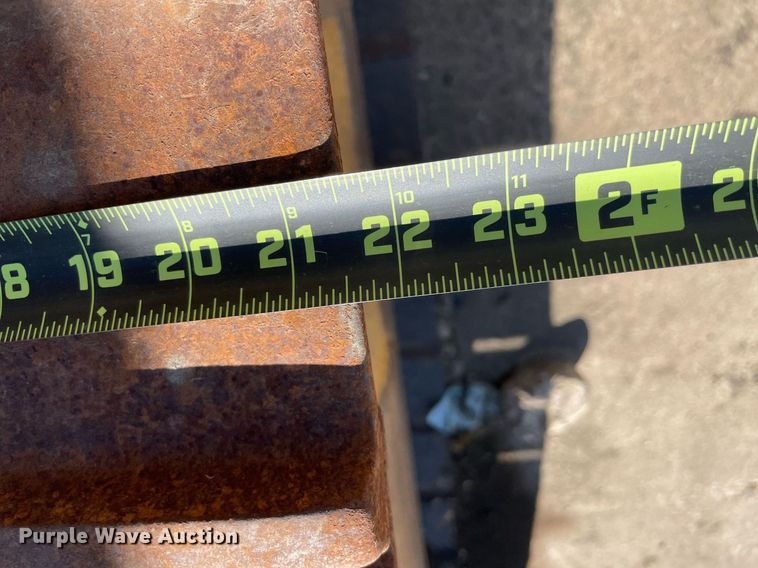 image for item NT9482 2004 Caterpillar 963C  track loader