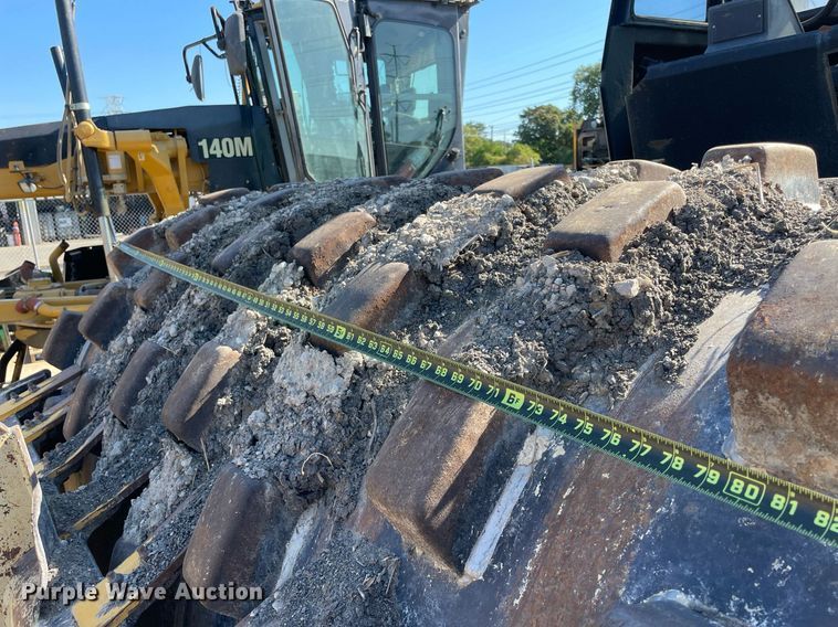 image for item NT9483 1999 Ingersoll Rand SD-100F  single drum vibratory roller