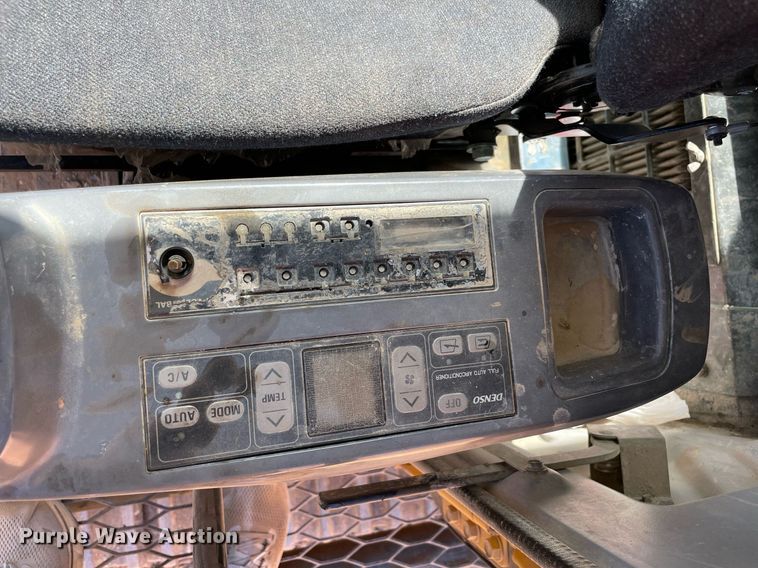 image for item NT9484 2004 Komatsu PC400LC-7L  excavator