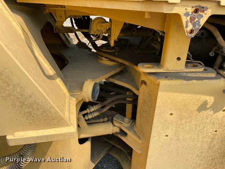 image for item NT9485 1994 Komatsu WA120-1  wheel loader