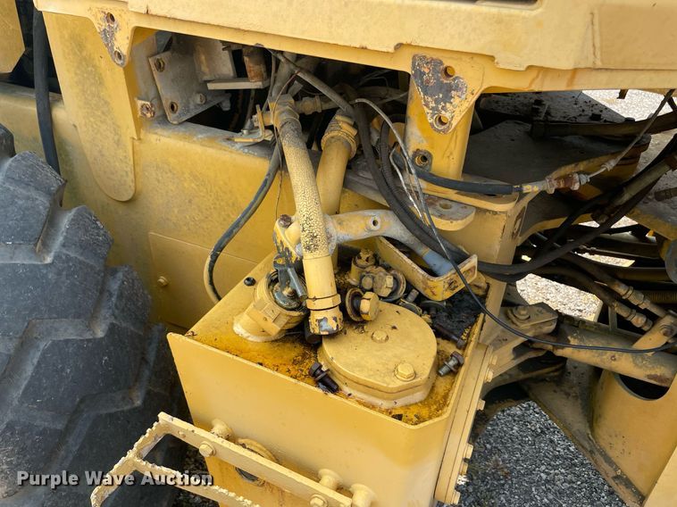image for item NT9485 1994 Komatsu WA120-1  wheel loader