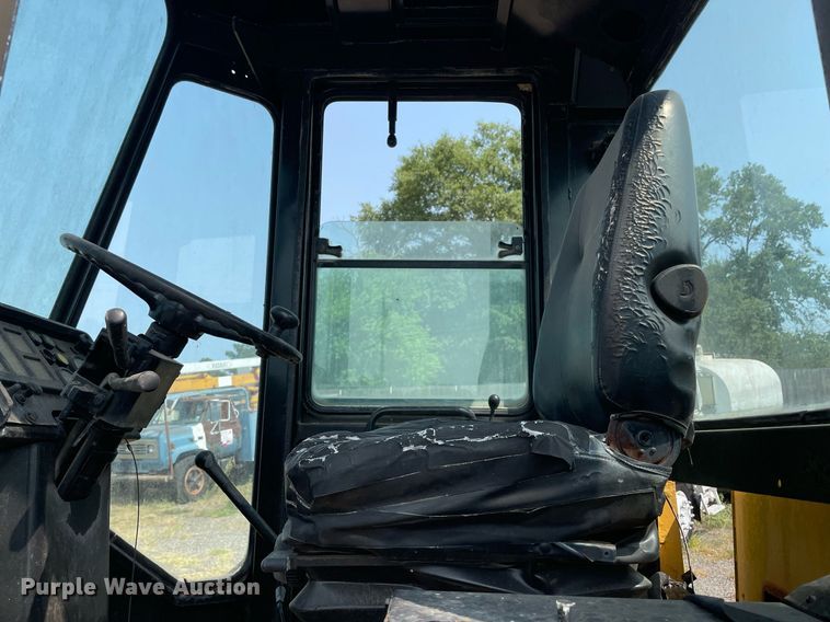 image for item NT9485 1994 Komatsu WA120-1  wheel loader