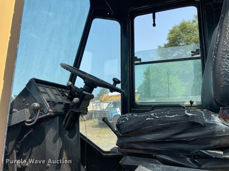 image for item NT9485 1994 Komatsu WA120-1  wheel loader