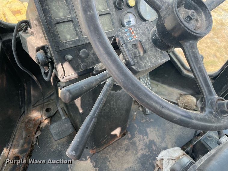 image for item NT9485 1994 Komatsu WA120-1  wheel loader