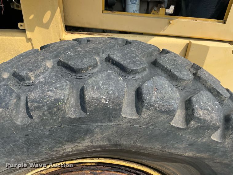 image for item NT9485 1994 Komatsu WA120-1  wheel loader
