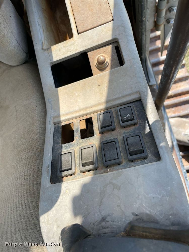 image for item NT9523 Kobelco SK200  excavator