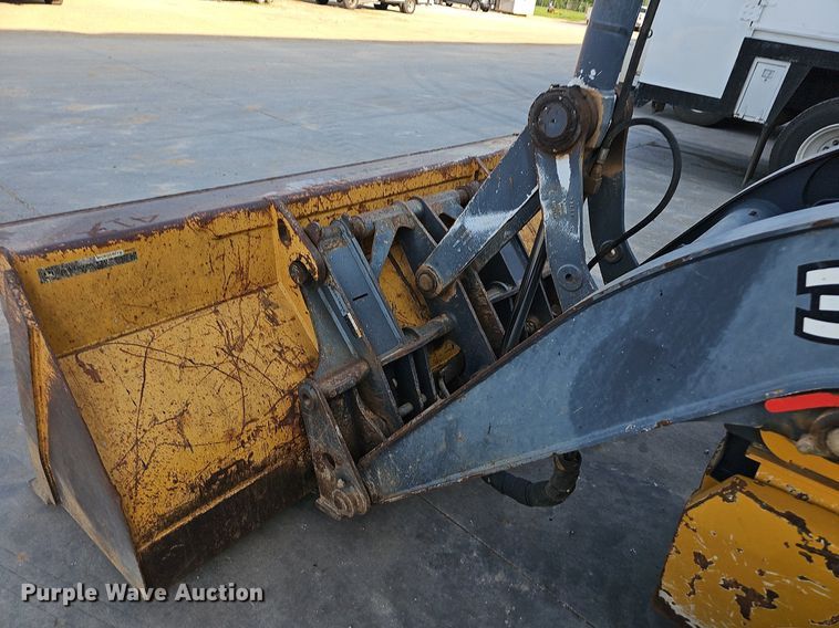 image for item NT9957 2013 John Deere 310SK  backhoe