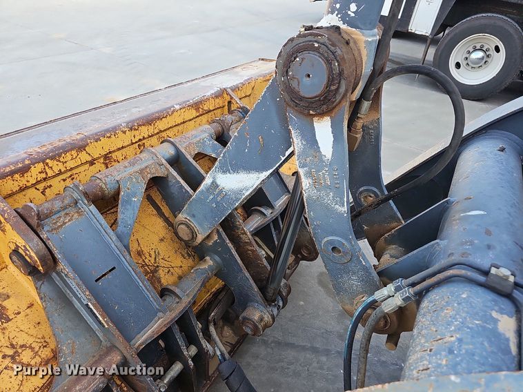 image for item NT9957 2013 John Deere 310SK  backhoe