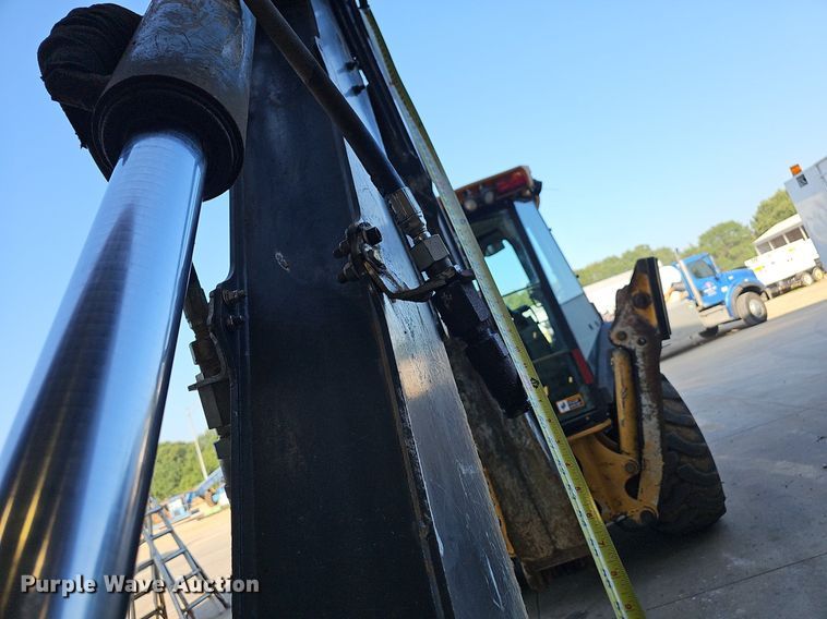 image for item NT9957 2013 John Deere 310SK  backhoe
