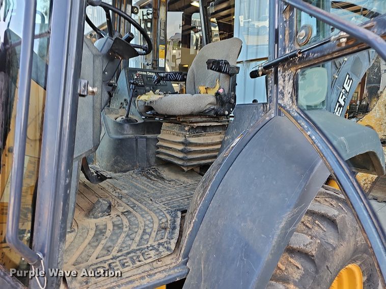 image for item NT9957 2013 John Deere 310SK  backhoe