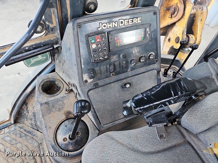 image for item NT9957 2013 John Deere 310SK  backhoe