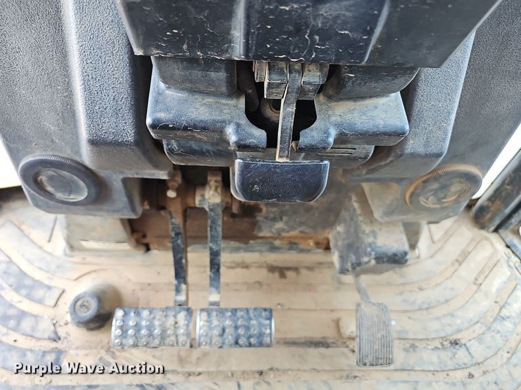 image for item NT9957 2013 John Deere 310SK  backhoe