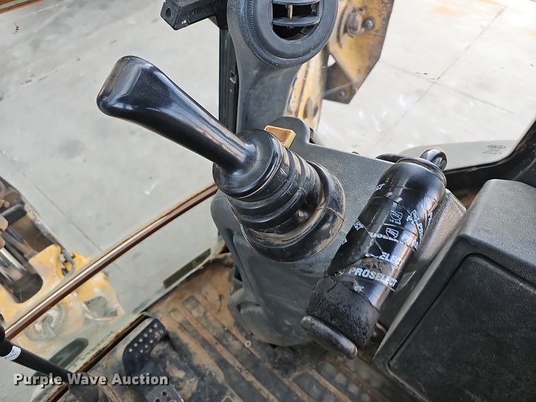 image for item NT9957 2013 John Deere 310SK  backhoe