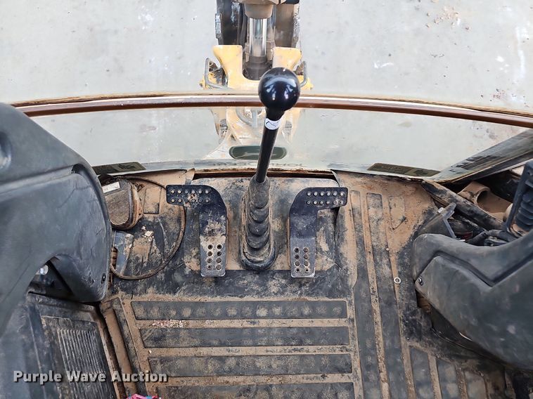 image for item NT9957 2013 John Deere 310SK  backhoe