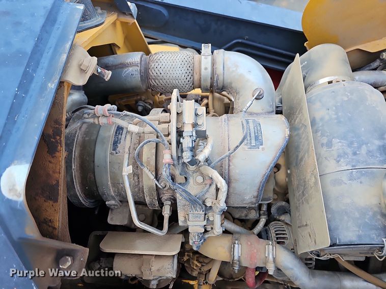 image for item NT9957 2013 John Deere 310SK  backhoe