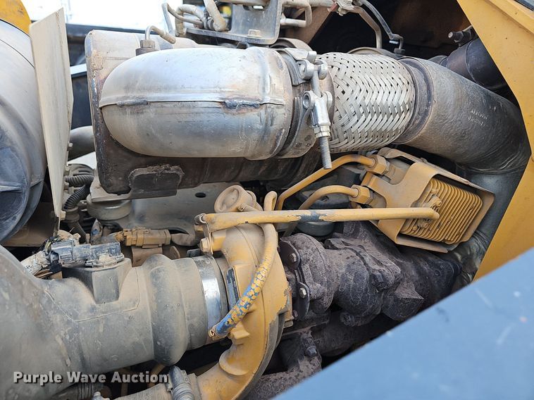 image for item NT9957 2013 John Deere 310SK  backhoe