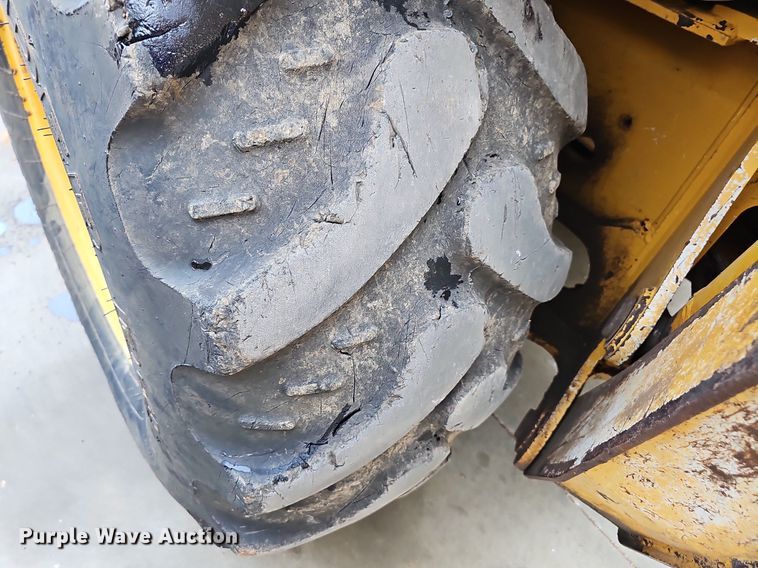 image for item NT9957 2013 John Deere 310SK  backhoe