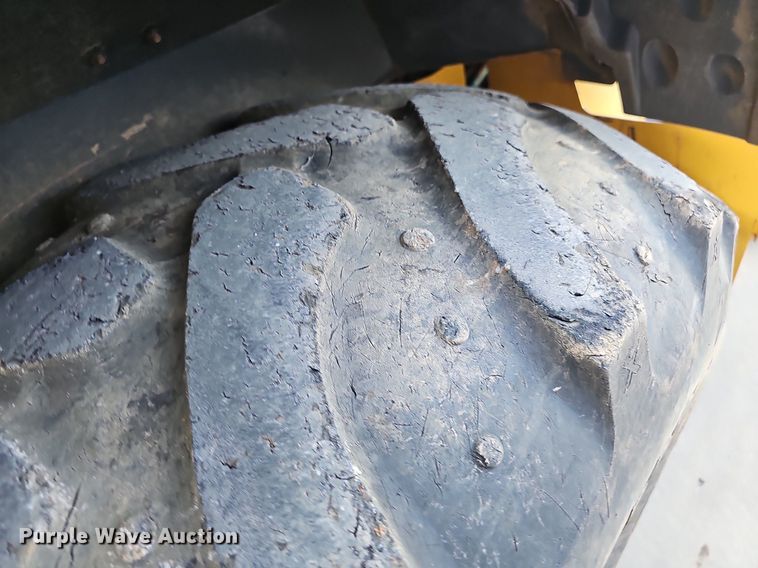 image for item NT9957 2013 John Deere 310SK  backhoe