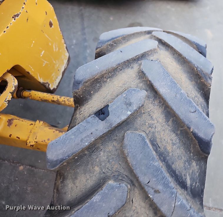 image for item NT9957 2013 John Deere 310SK  backhoe