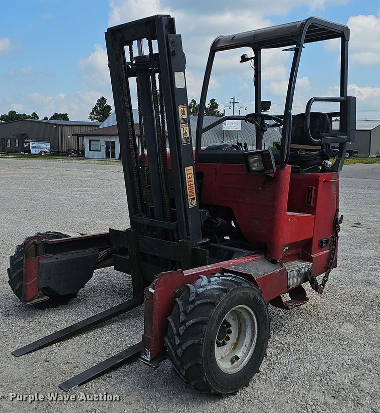 image for item NT9960 2005 Moffet M50  forklift