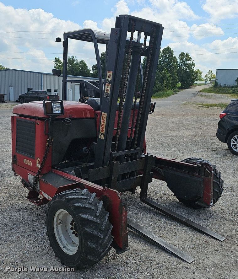 image for item NT9960 2005 Moffet M50  forklift