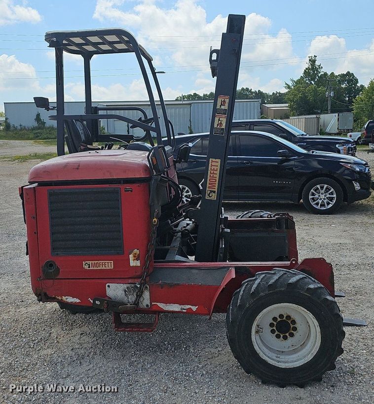 image for item NT9960 2005 Moffet M50  forklift