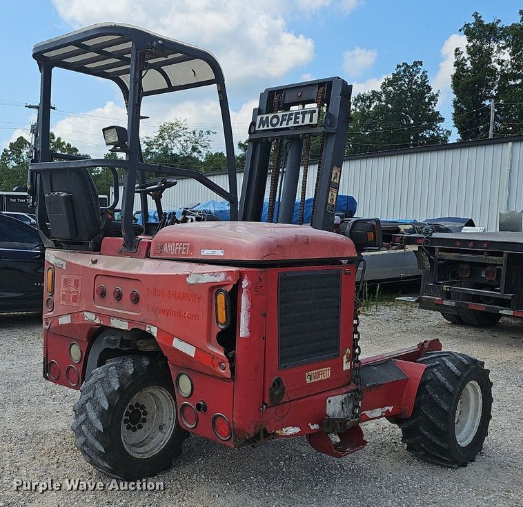 image for item NT9960 2005 Moffet M50  forklift