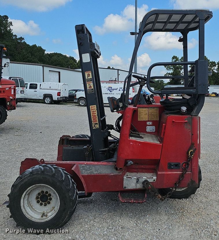 image for item NT9960 2005 Moffet M50  forklift