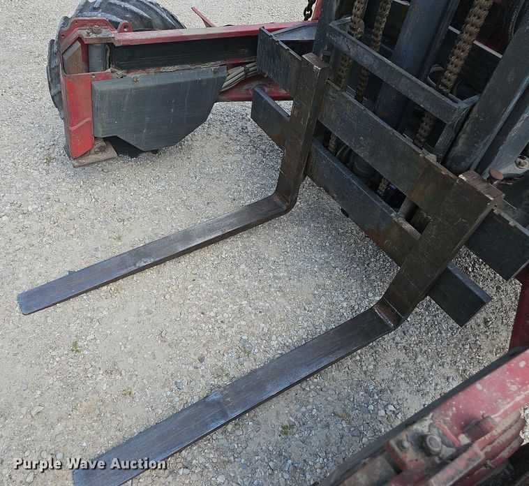 image for item NT9960 2005 Moffet M50  forklift