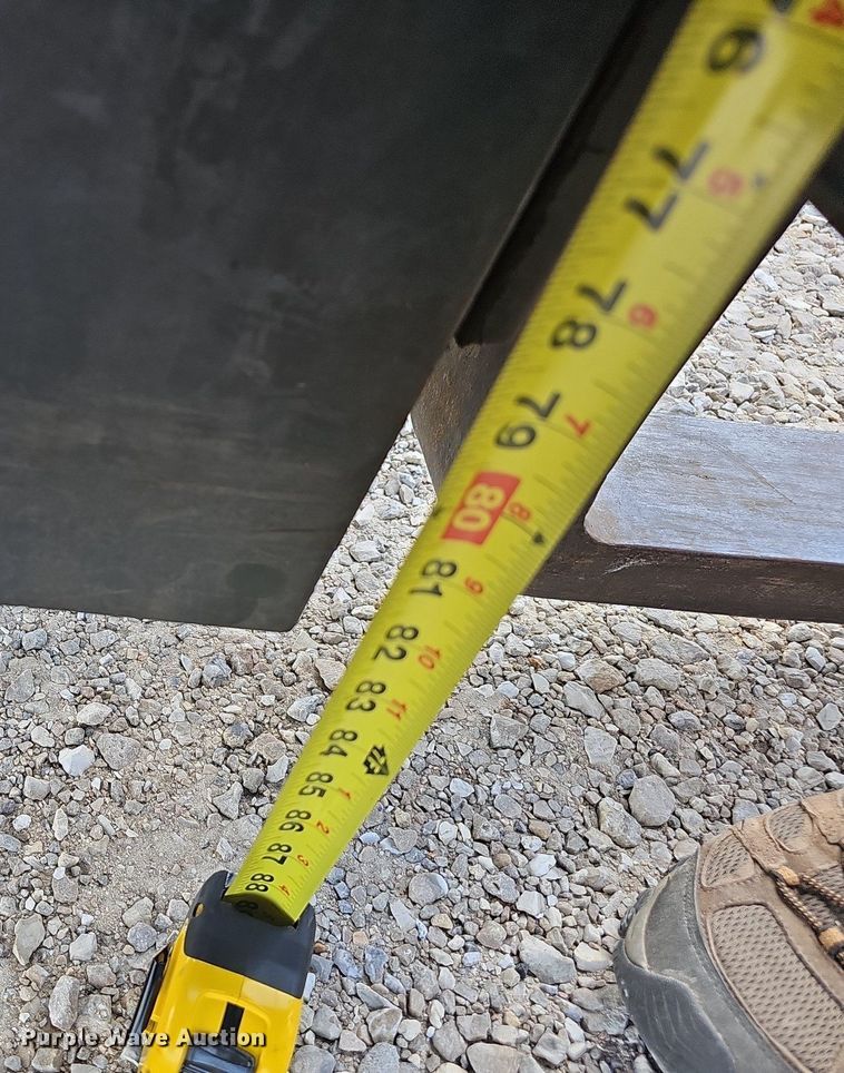 image for item NT9960 2005 Moffet M50  forklift