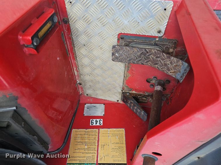 image for item NT9960 2005 Moffet M50  forklift