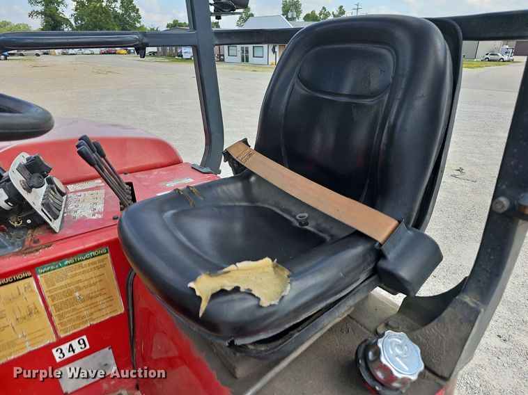 image for item NT9960 2005 Moffet M50  forklift