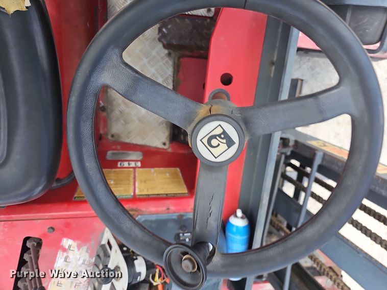 image for item NT9960 2005 Moffet M50  forklift