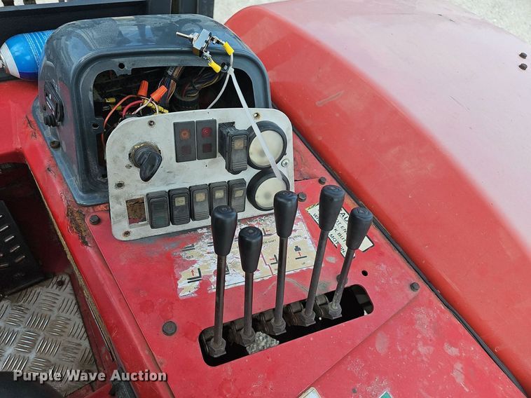 image for item NT9960 2005 Moffet M50  forklift