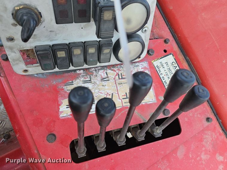 image for item NT9960 2005 Moffet M50  forklift