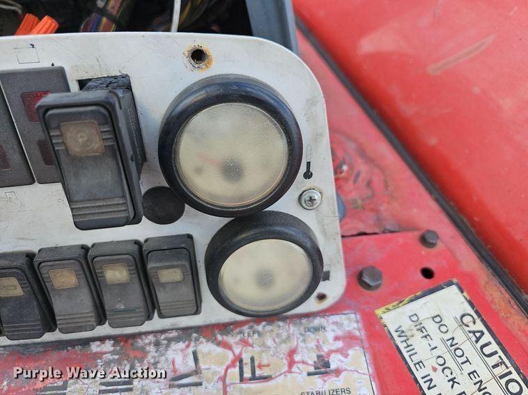 image for item NT9960 2005 Moffet M50  forklift