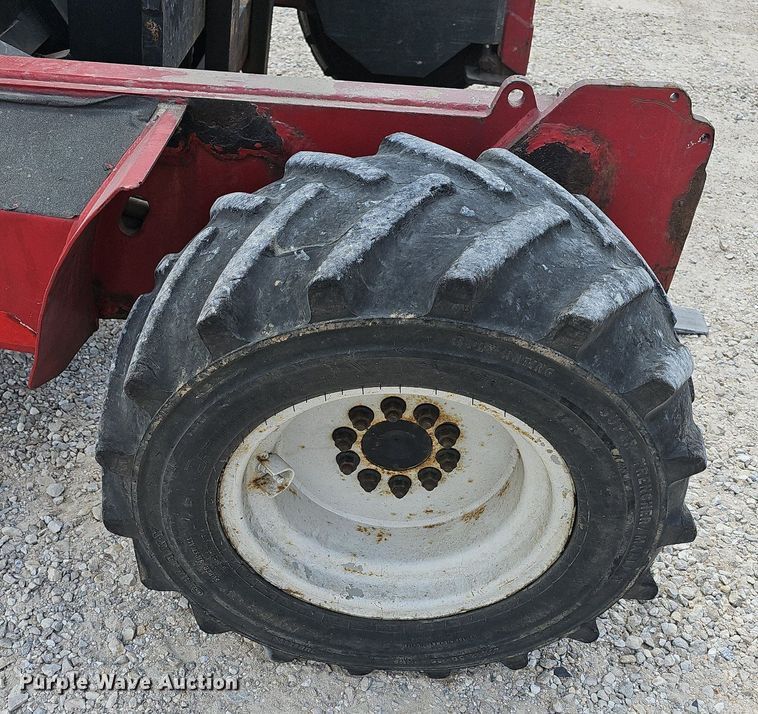 image for item NT9960 2005 Moffet M50  forklift