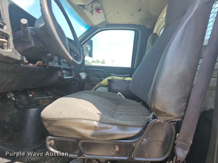 image for item NT9961 2005  Chevrolet C8500  flatbed truck