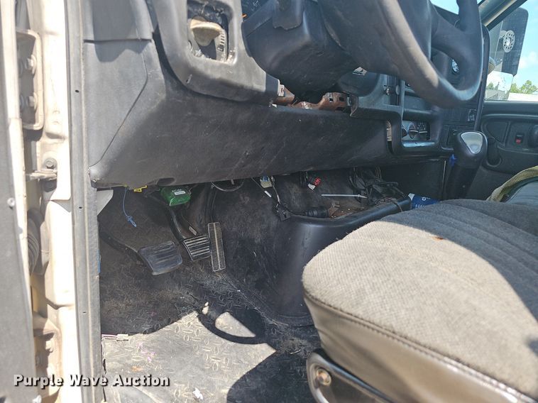 image for item NT9961 2005  Chevrolet C8500  flatbed truck