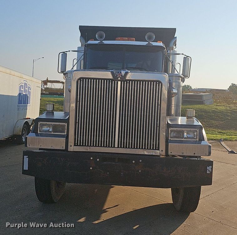 image for item NT9966 1993 Western Star 4964F  dump truck