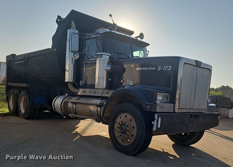 image for item NT9966 1993 Western Star 4964F  dump truck