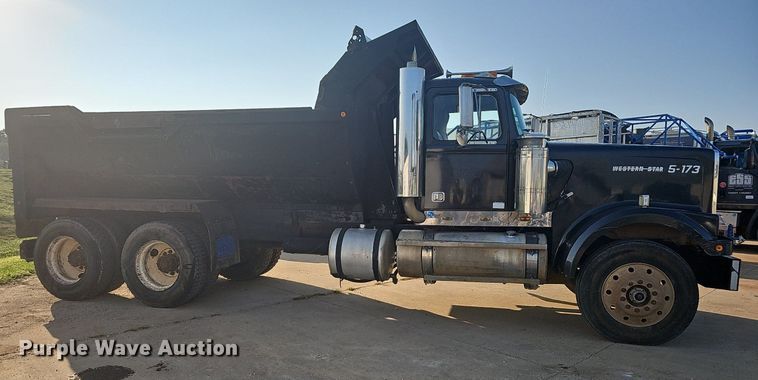 image for item NT9966 1993 Western Star 4964F  dump truck